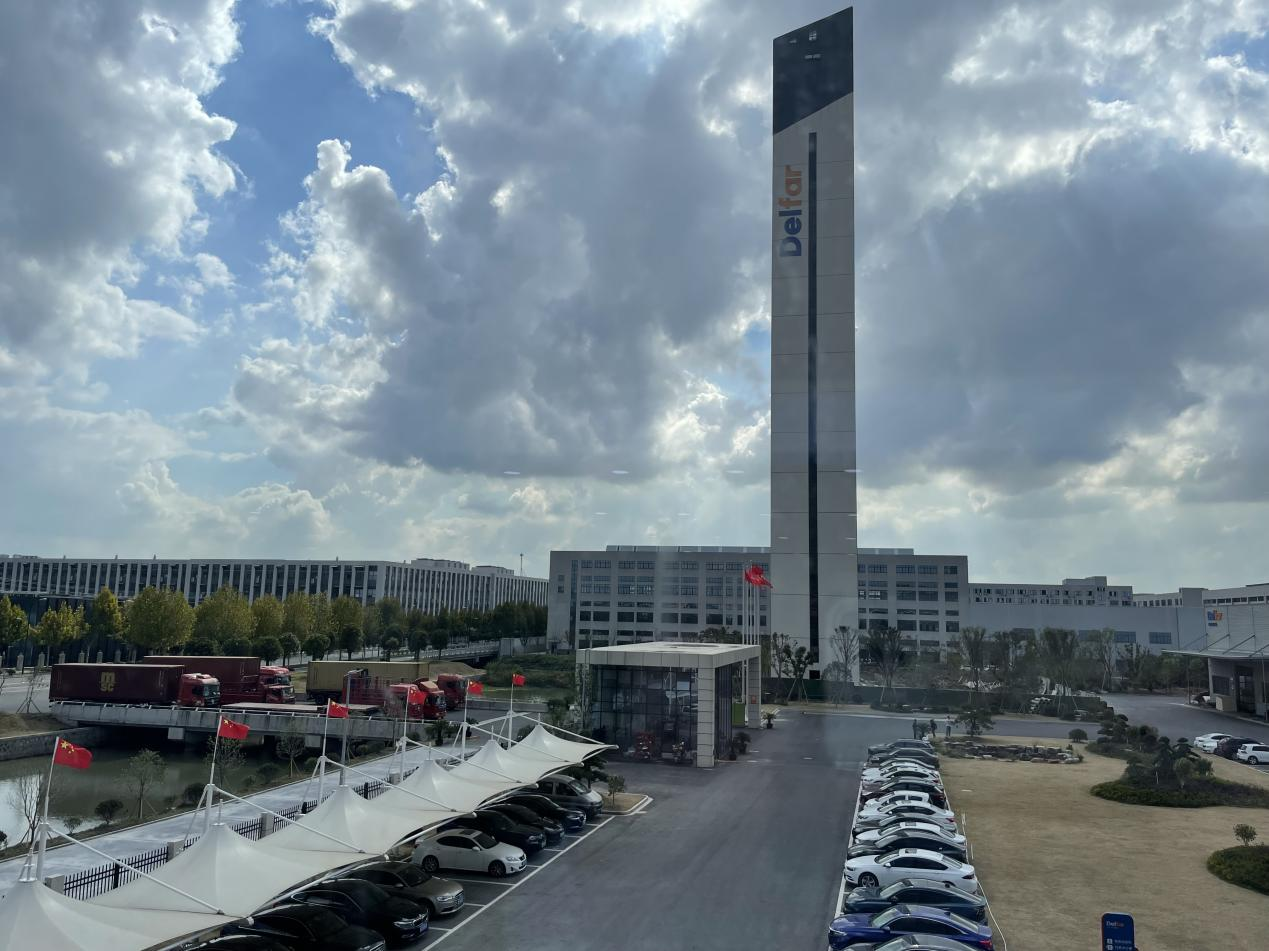 28 октября 2022 г. Delfar Elevator Загрузка контейнеров 