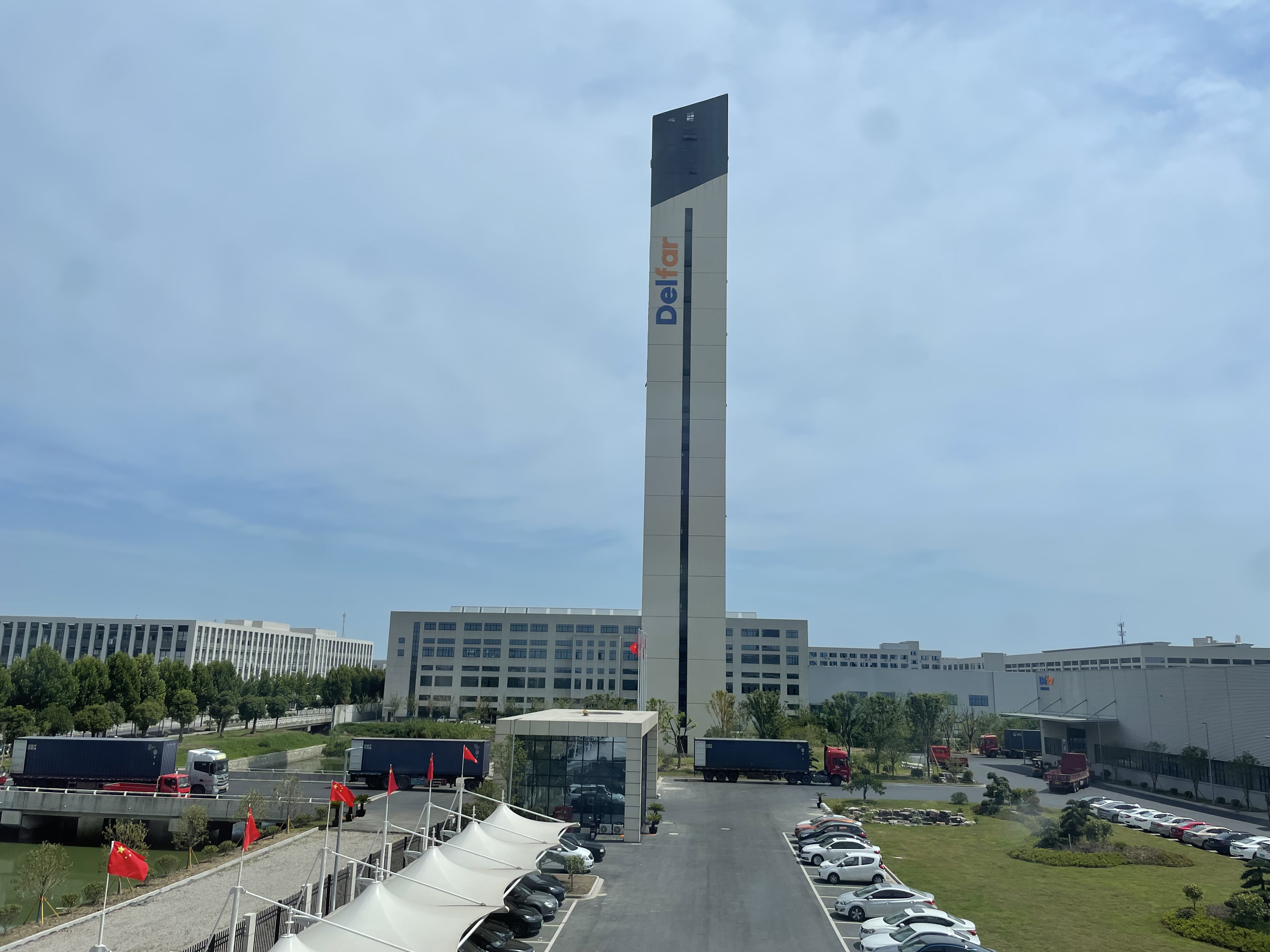 14 июля 2022 г. Delfar Elevator Загрузка контейнеров