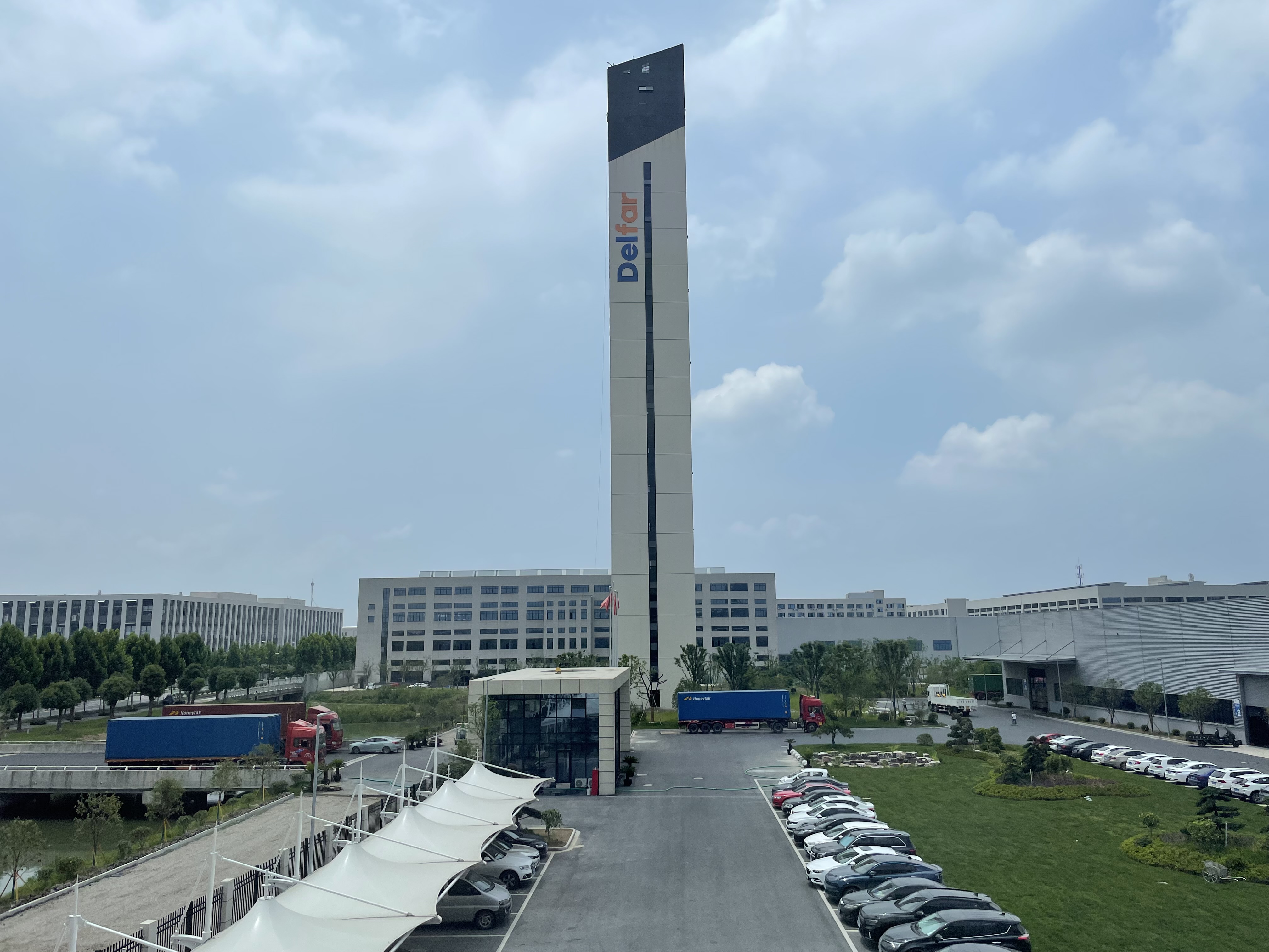 20 июня 2022 г. Delfar Elevator Загрузка контейнеров