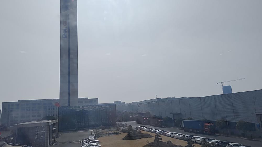 3 февраля 2026 г. Загрузка контейнера на элеваторе Delfar 