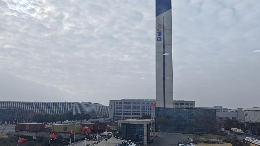 29 января 2026 г. Загрузка контейнера на элеваторе Delfar 