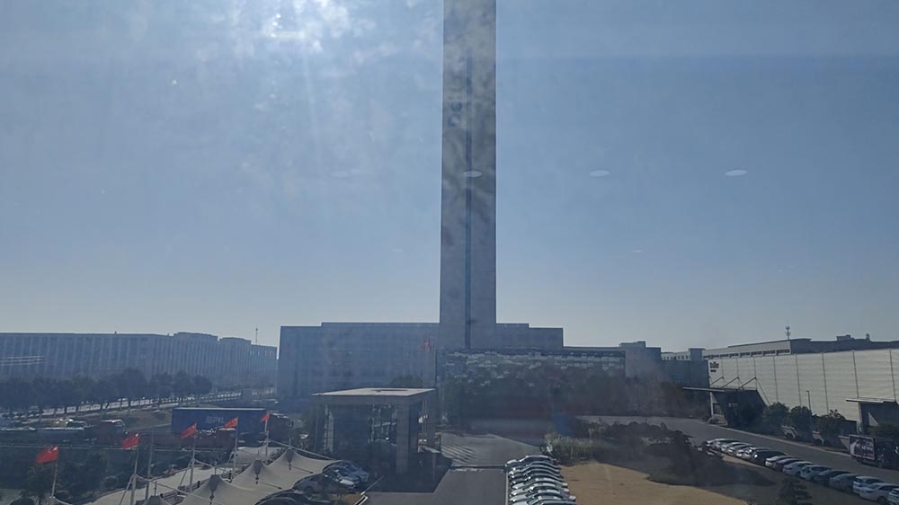 14 января 2026 г. Загрузка контейнера на элеваторе Delfar 