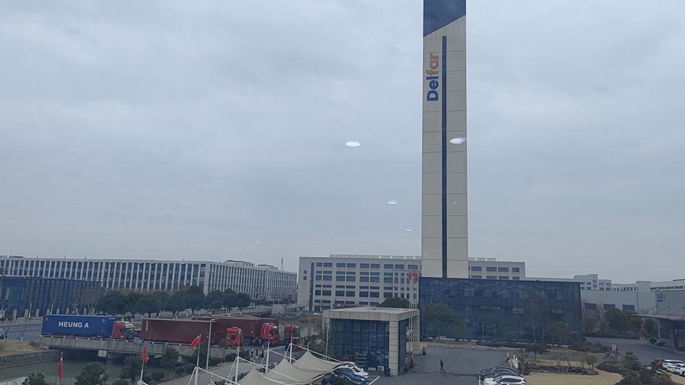 10 февраля 2026 г. Загрузка контейнера на элеваторе Delfar 