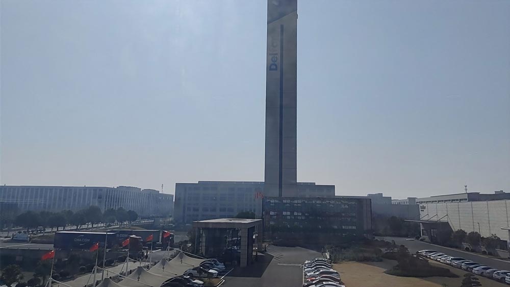 23 января 2026 г. Загрузка контейнера на элеваторе Delfar 