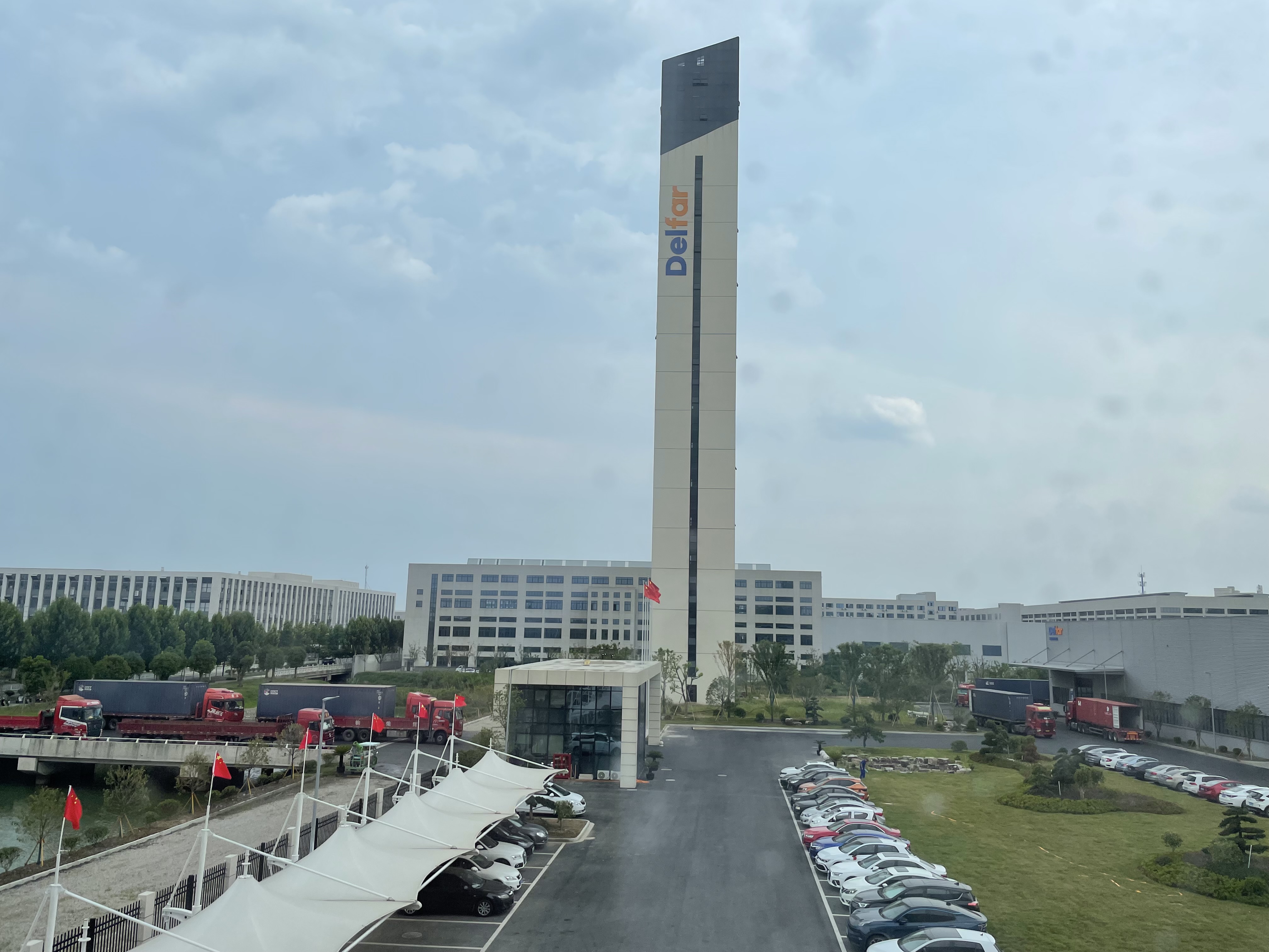 15 июля 2022 г. Delfar Elevator Загрузка контейнеров