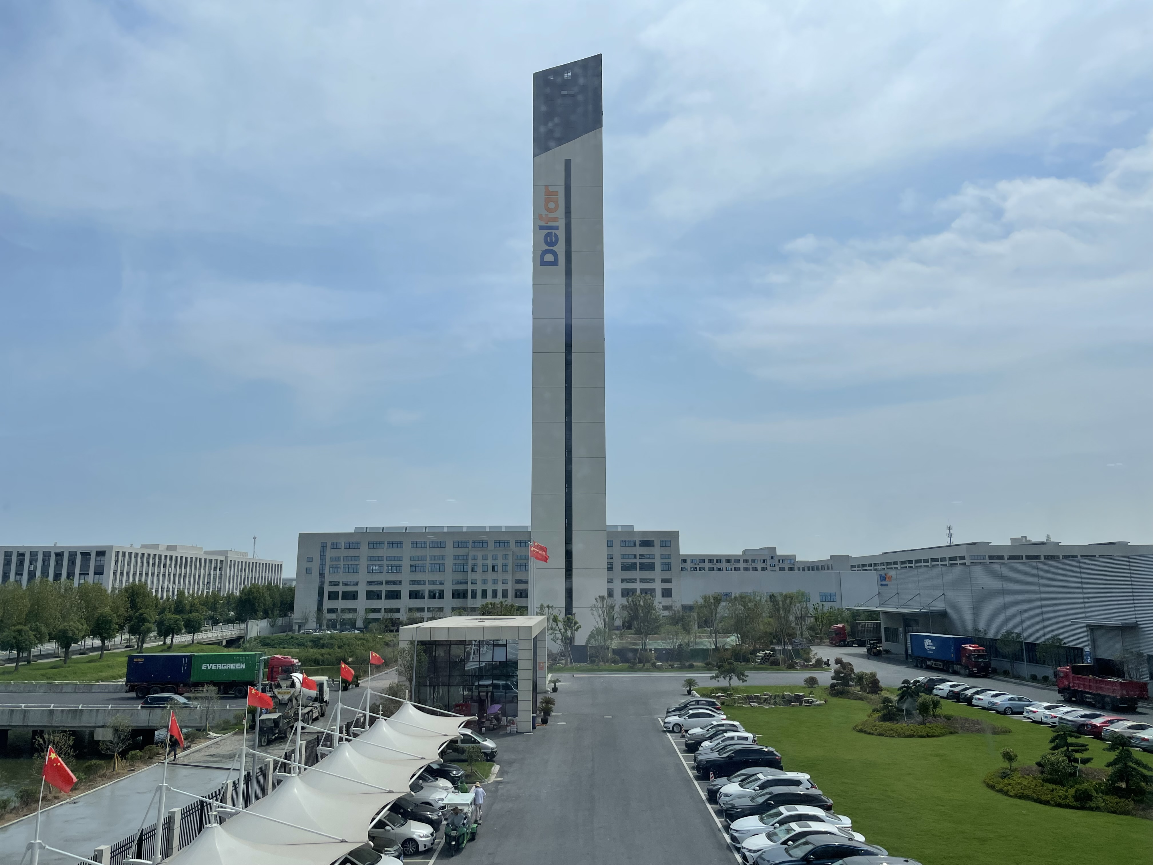 9 сентября 2022 г. Delfar Elevator Загрузка контейнеров 