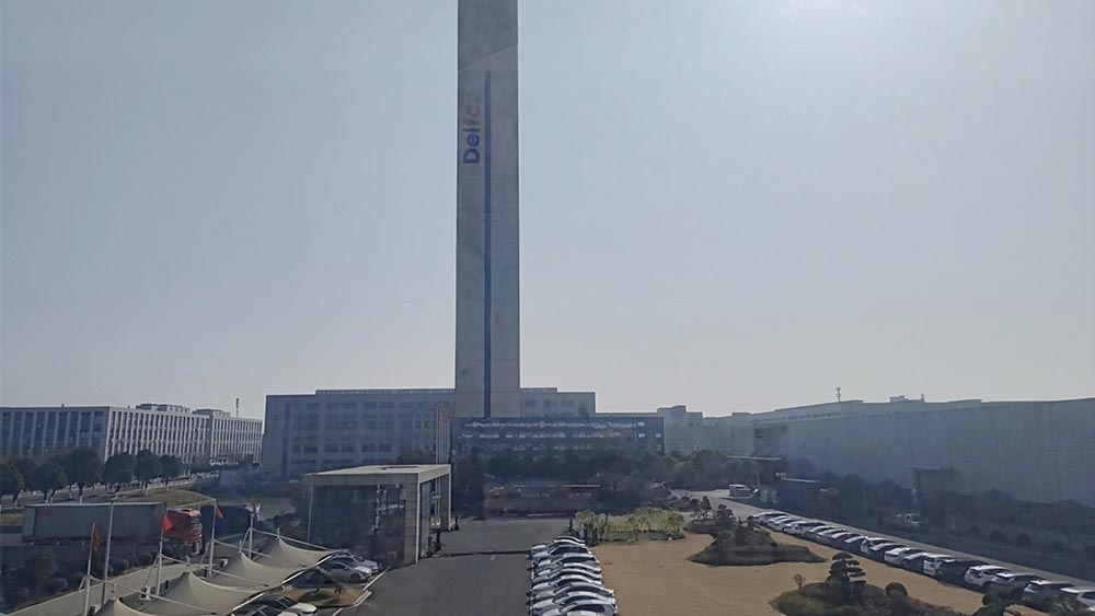 15 января 2026 г. Загрузка контейнера на элеваторе Delfar 