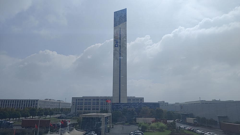 16 октября 2025 г. Загрузка контейнера на элеваторе Delfar