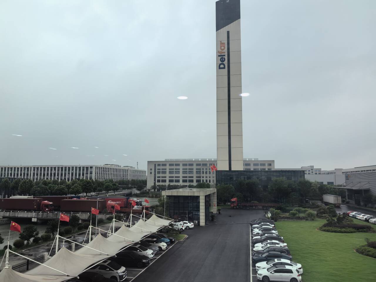 11 июля 2025 г. Загрузка контейнера лифта Delf 