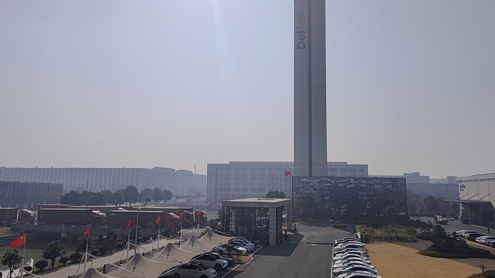 16 января 2026 г. Загрузка контейнера на элеваторе Delfar 