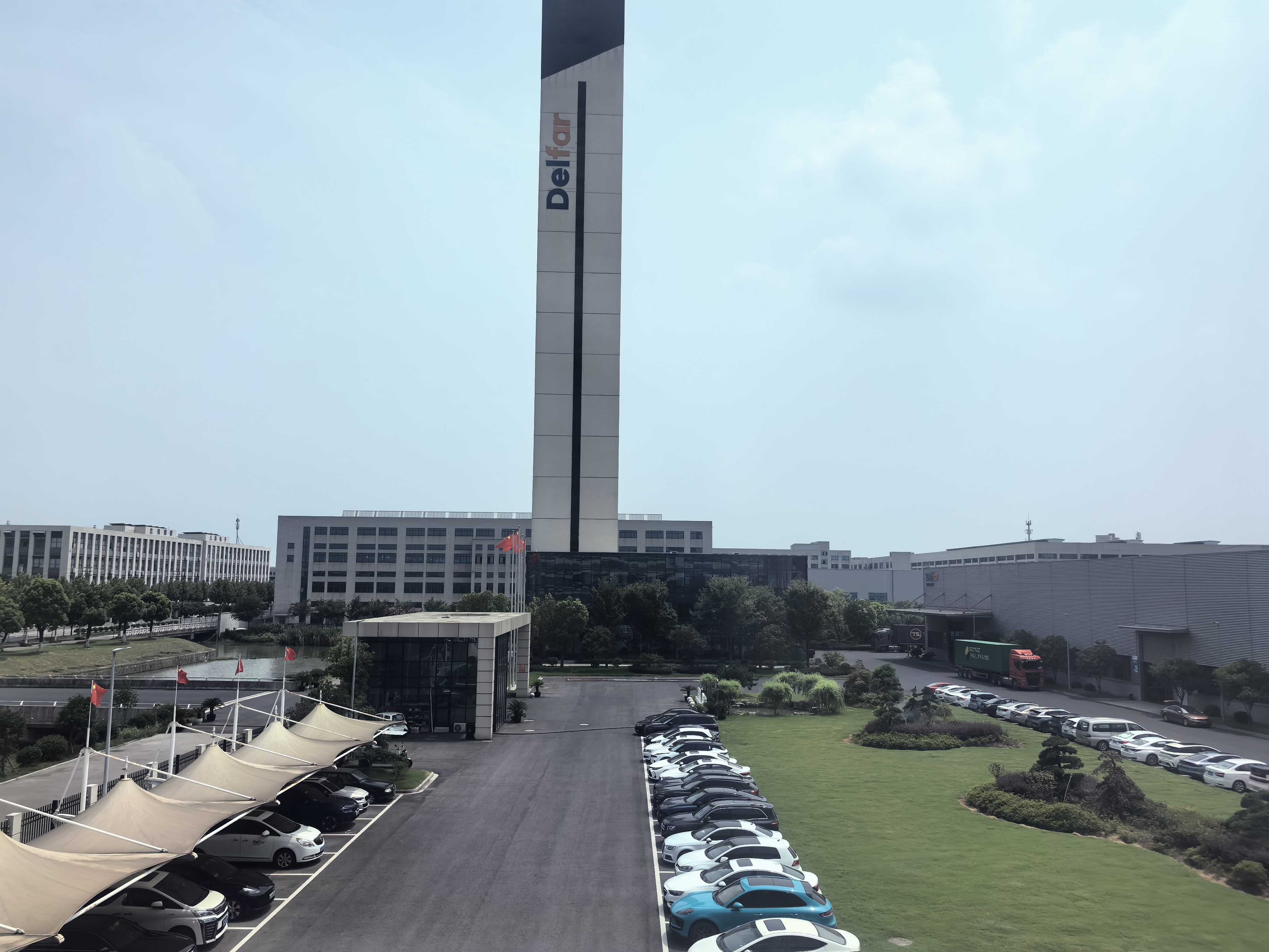 18 июля 2025 г. Загрузка контейнера лифта Delfat 